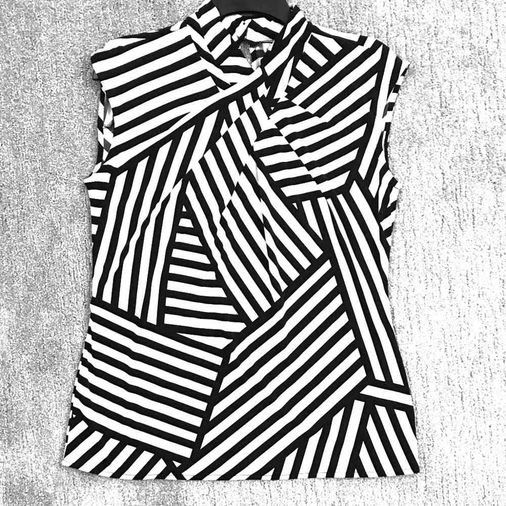 Woman’s blouse black and white